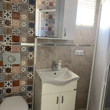 Kuecuek Ev * Özdere